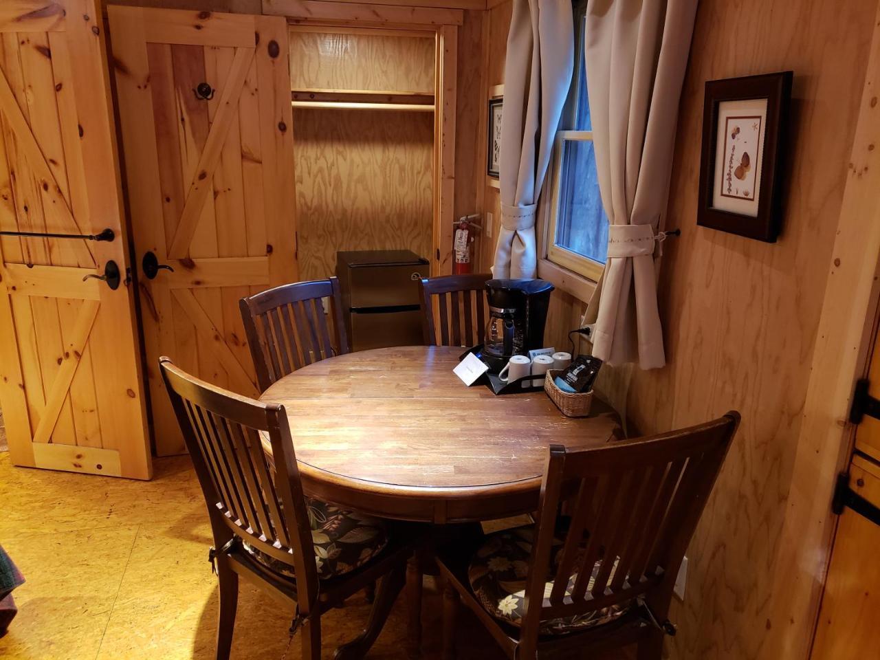 Riverside Campground & Cabins Биг Сър Стая снимка